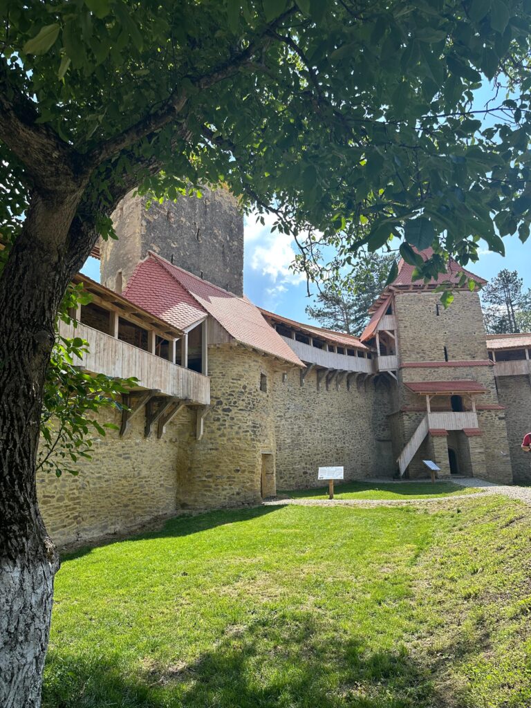 Interiorul din Cetatea Țărănească Saschiz