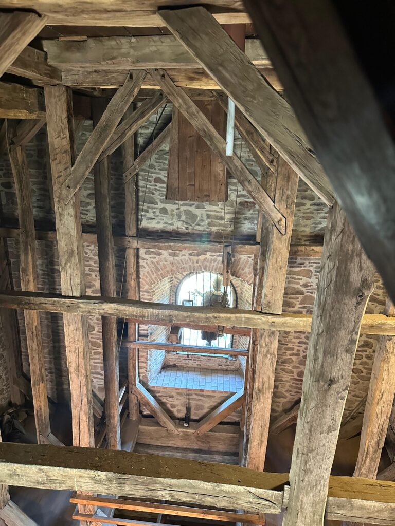 Figurina Bogdan din turnul Bisericii Fortificate din Saschiz