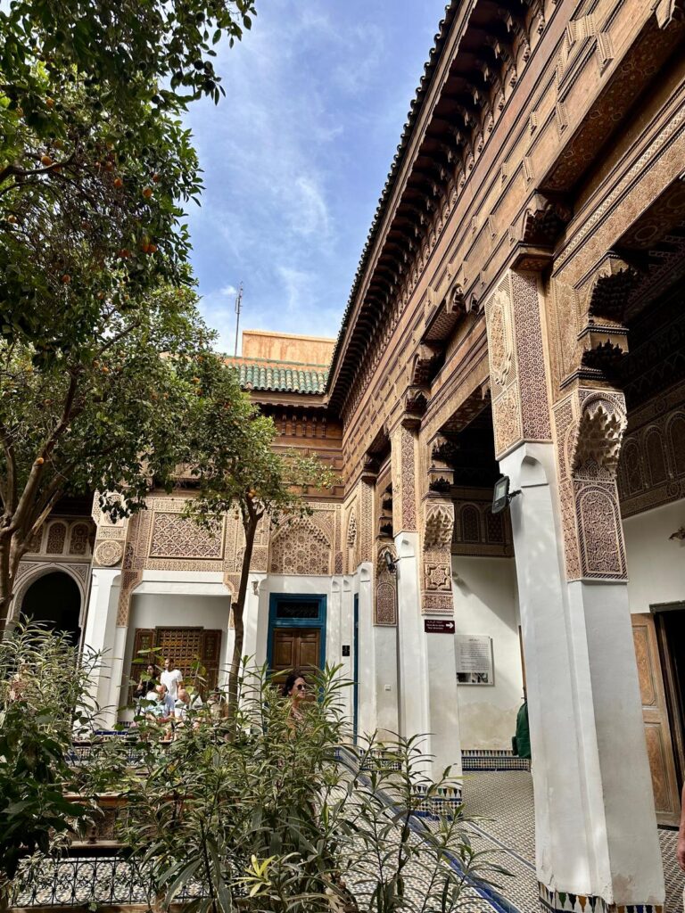 Curtea și grădinile Palatului Bahia, atracție de top în Marrakech.