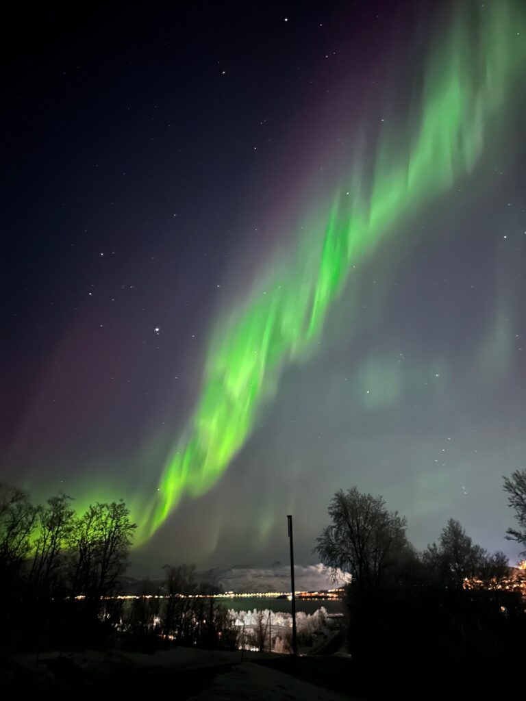 Aurora Boreală peste orașul Tromso