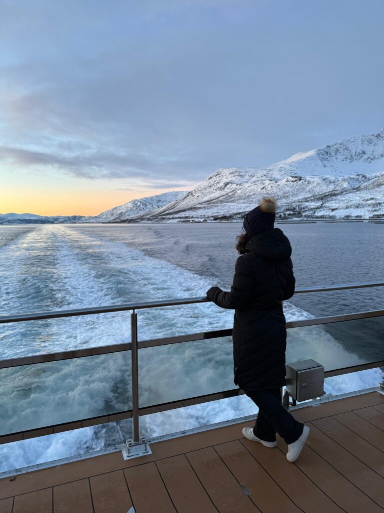 Panorama de pe puntea vasului de croazieră, Brim Explorer, Tromso, Norvegia