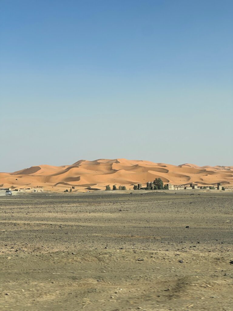 Cum se vede Deșertul Sahara, Maroc, din depărtare