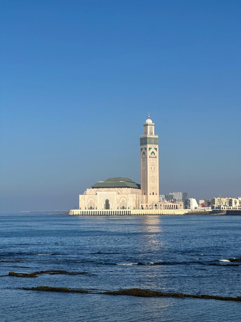Moscheea Hassan II – moscheea emblematică de pe malul Oceanului Atlantic, Casablanca, Maroc.
