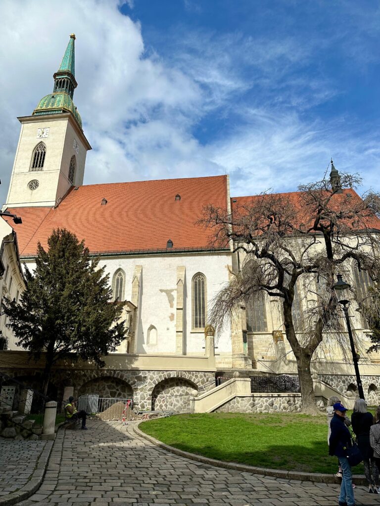 Catedrala Sfântul Martin din Bratislava, locul istoric de încoronare a regilor Ungariei