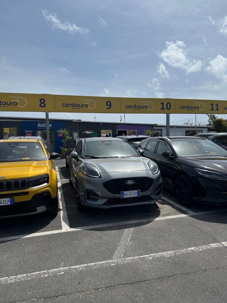 Mașină închiriată în Sicilia de la compania Centauro, direct din aeroport