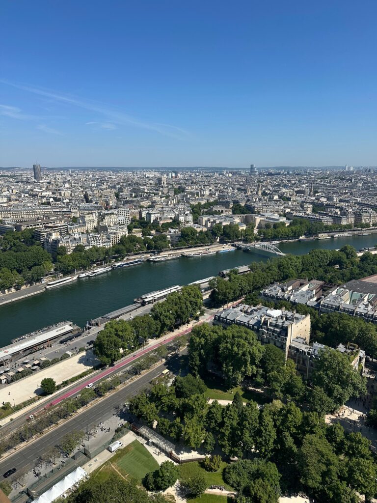 Parisul și Sena văzute din Turnul Eiffel