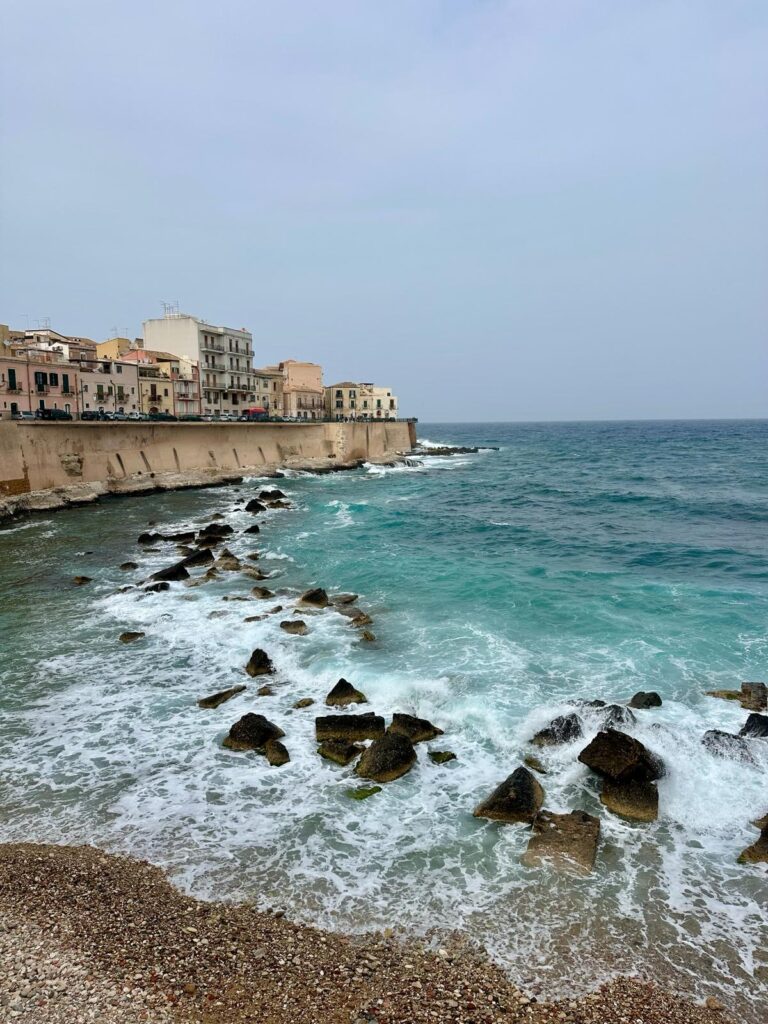 Faleza Lungomare di Ortigia, un obiectiv important în Siracusa